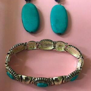 Summer blow out $10!! Turquoise earrings & bracelet (set)